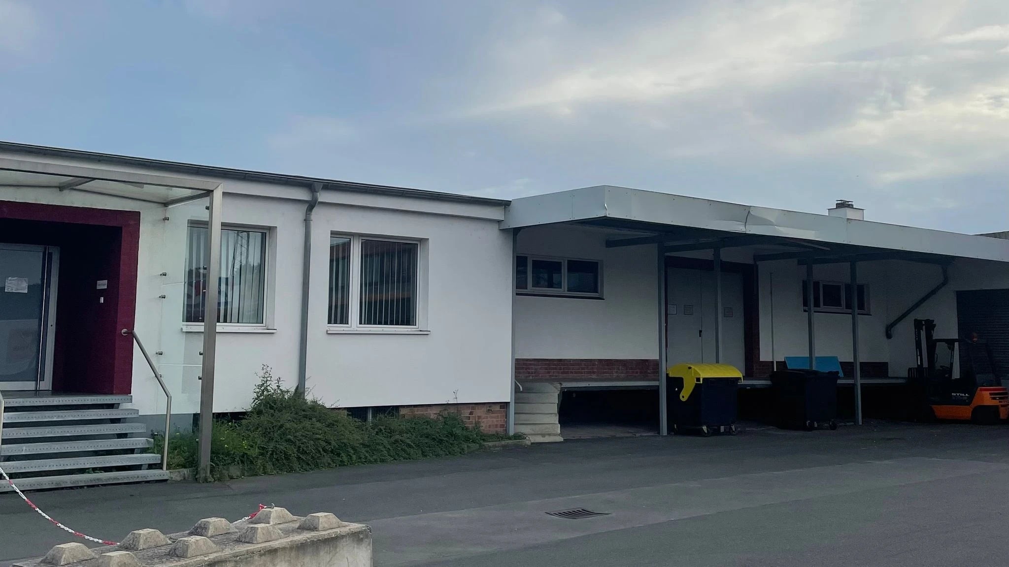 In unserem Braunschweiger Lager bringen wir auf über 2000 m2 die  Energiewende voran. Deine Bestellung kannst Du auch kostenlos hier abholen